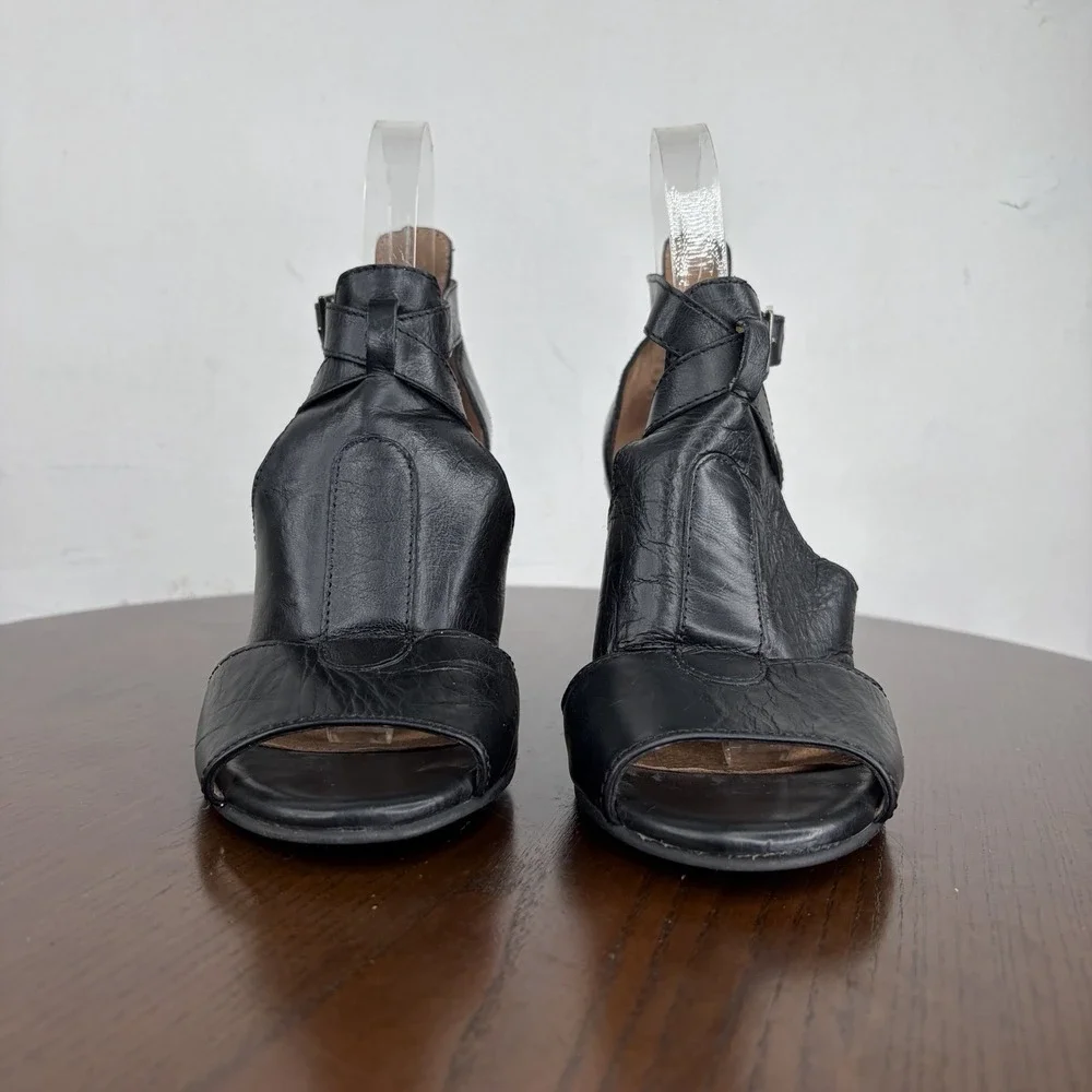 Seychelles Sandals Women's 7.5 Black Leather Strappy Block Heels Peep Toe Buckle